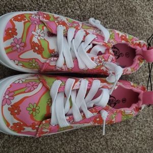 Tennis shoes, brand new